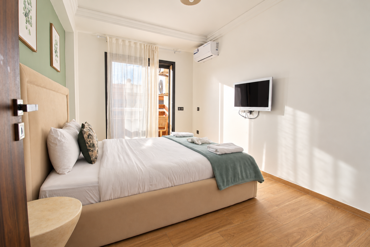 chambre moderne baignée de lumière naturelle